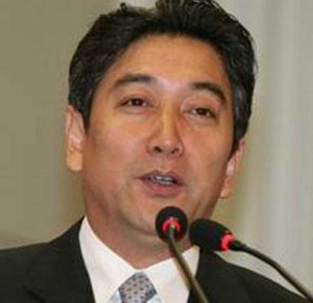 两段婚姻49岁时喜得龙凤胎,如今爱情事业双丰