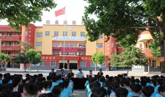 邱县司法局开展关爱青少年,法律进校园活动!