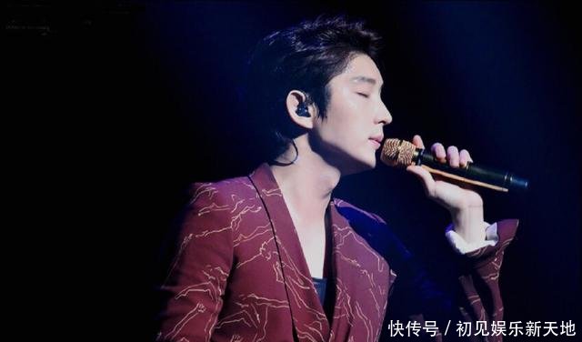 从小想做演员但是父亲反对,后来靠着做服务生