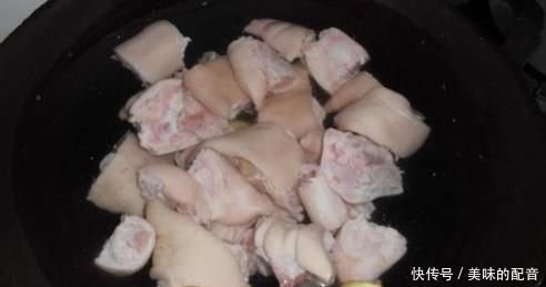 什么炖猪脚适合儿童吃 t014754897744975462.jpg