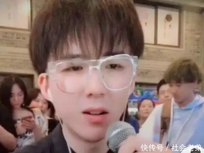 冯提莫事件过去后,又一网红被暴打,网友:打得好