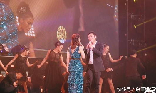 实锤!许志安曾邀请小三黄心颖上台合唱,两人深