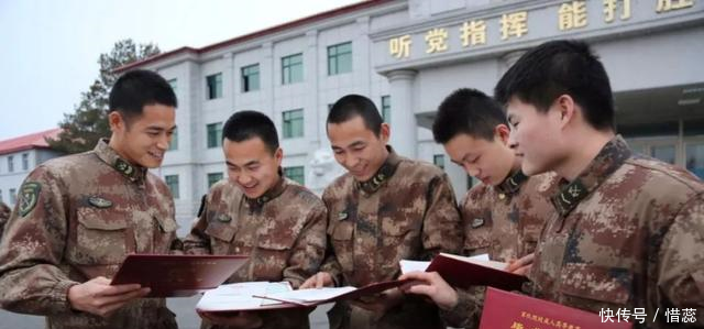 他初中毕业去当兵,数年后本科毕业归来