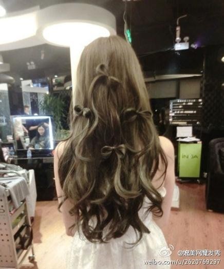 求解下面的小<em>蝴蝶结发型</em>的步骤?_360问答