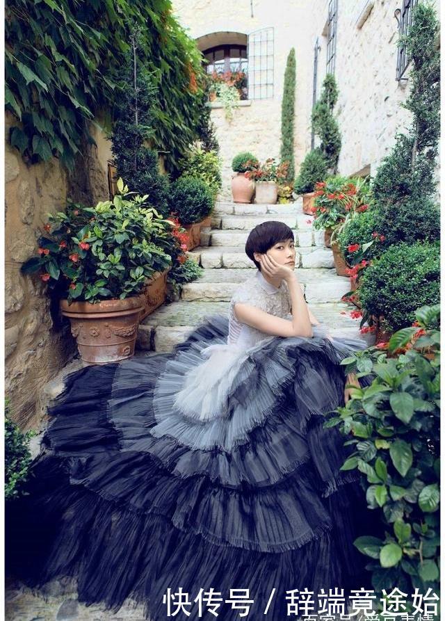 见过李宇春穿泳装吗?13年前的这张照片让我笑