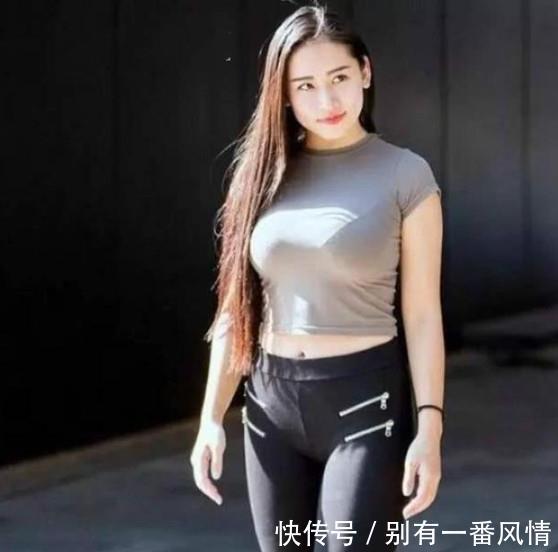路人街拍:可爱性感的小姐姐,简约而不简单,凹凸曲线很性感 pt电子游艺官网