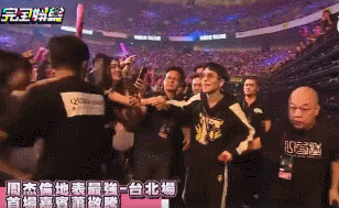 周杰伦台北演唱会嗨翻全场,首度与萧敬腾合体,上演告白气球!