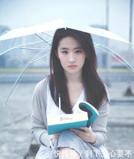 刘亦菲最清纯照片曝光,眼神清澈动人十分可爱