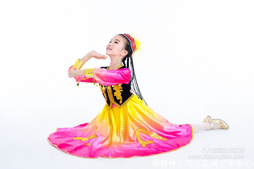 少儿民族舞蹈基本功训练的四大要求是什么