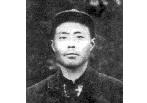 毛主席的一生丢了三次兵权,有两次都是拜他所赐,可结局却....