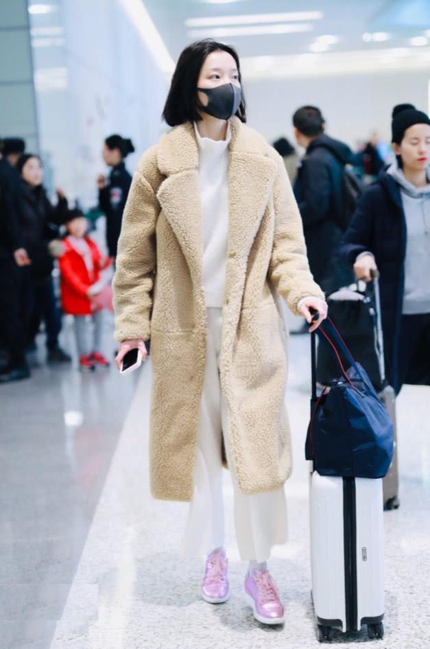 穿阔腿裤别急着搭小白鞋, 学学杜鹃配一双牙膏