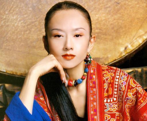 同样都是舞蹈家,金星素颜吓死人!杨丽萍摘下帽子时却人人敬佩