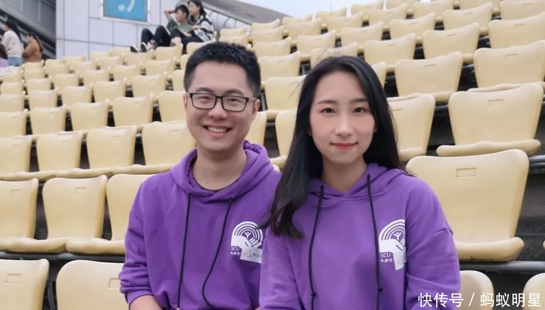 现在和爱人一起生活吗