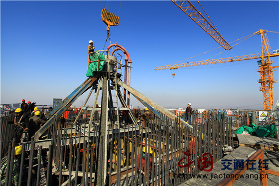 过年啦,镇江长江大桥4号主塔长高6米!