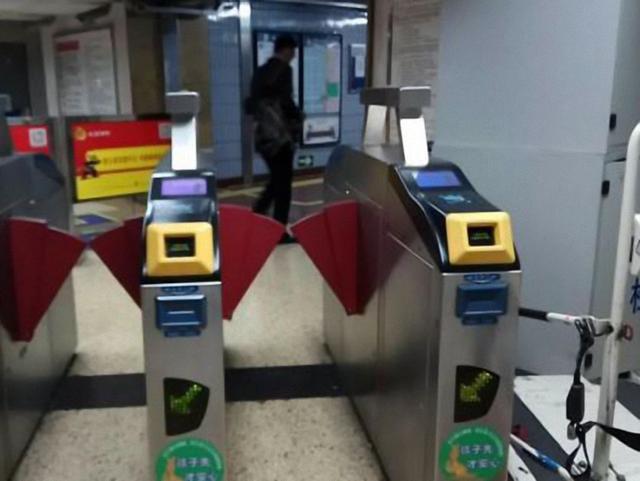 iPhone十款机型支持刷公交卡,然而国内公交卡