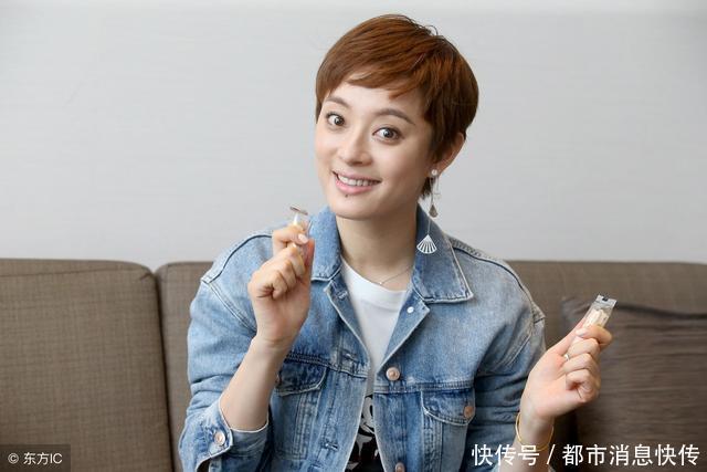 孙俪在拍摄空挡不忘读育儿书--不愧为明星辣妈