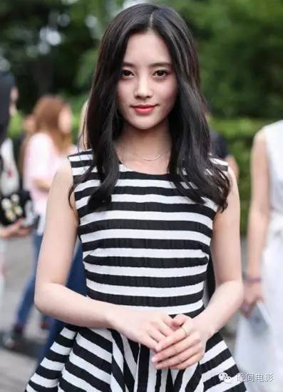 19岁关晓彤和22岁鞠婧祎同框 满屏尴尬