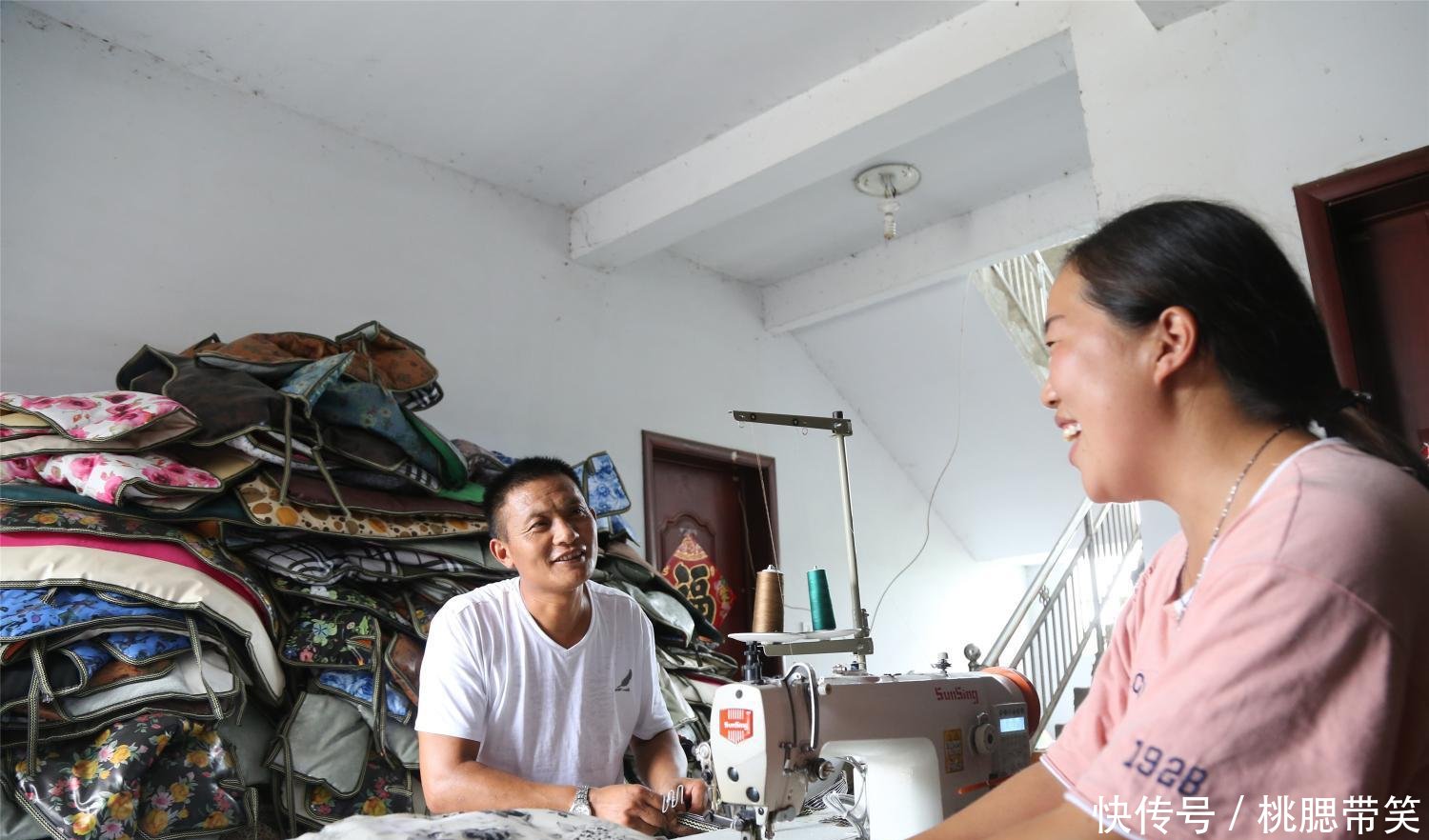 男子车祸双腿截肢坐轮椅创业 招残疾人入厂产