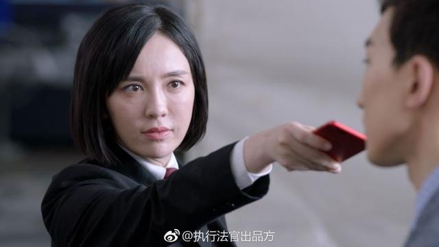 吕佳容盛世美颜在《执行利剑》中瞬间崩塌，假发造型被骂一个暑期