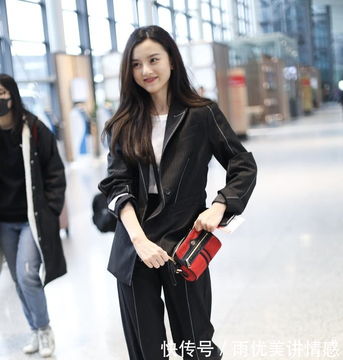 甜美小可人宋祖儿 一改往日乖萌变身霸道总裁