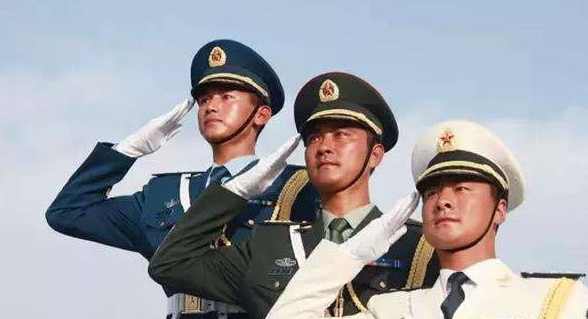解放军特殊兵种,男兵英俊,身高在180以上女兵