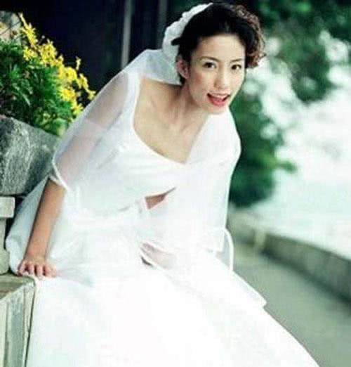 央视一线女主持人,比董卿优秀,因一个电话抢救