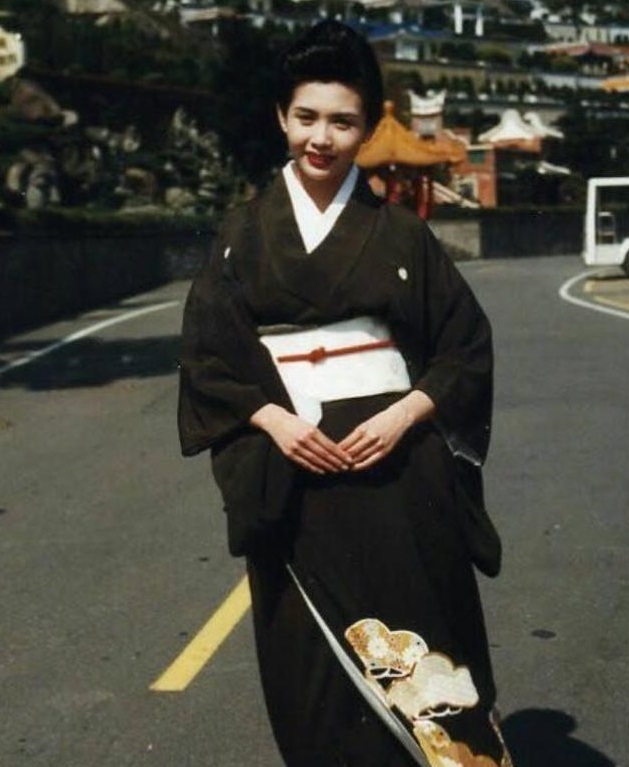 盘点女神的年轻照：玉女掌门人周慧敏，台湾第一美女萧蔷，竟都输给了她！