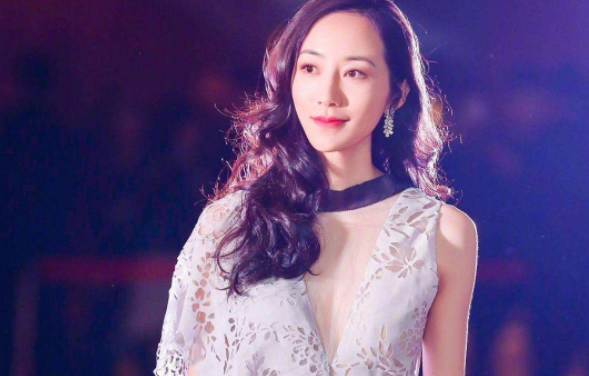 韩雪假唱引争议,后官方发布道歉声明,网友:这是