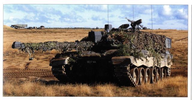 英国陆军怪海军造航母把军费都耗光了,自己坦