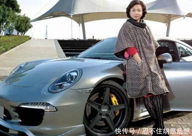 她是与金星结婚10年的前妻，今金星开豪车婚姻幸福，她过成这般！