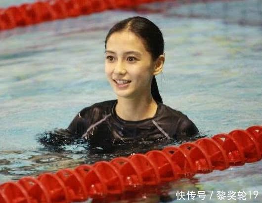 5位女星游泳照,杨颖漂亮,杨幂专业,她真是素颜