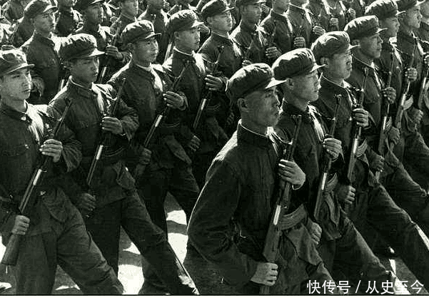 粟裕问军校生: 新中国已经建立, 解放军为何不改