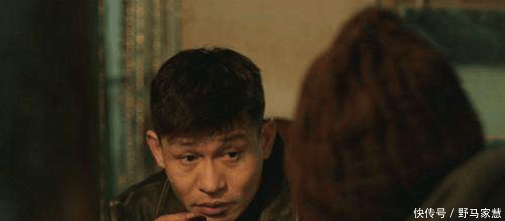 父母劝他去考公务员, 他却选择了当演员, 如今出