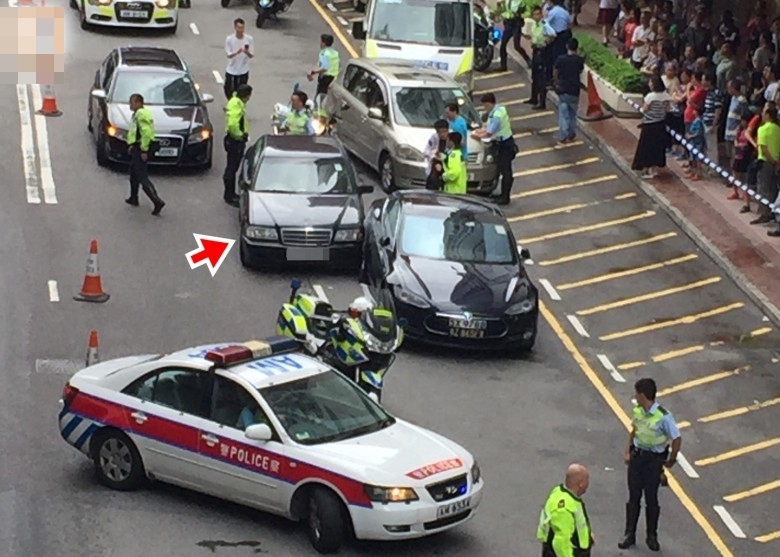香港：豪车狂飙14公里连撞3车 街头爆发追逐战
