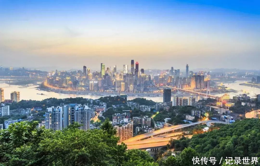 重庆人和四川人自称一家亲,却为什么两地网友