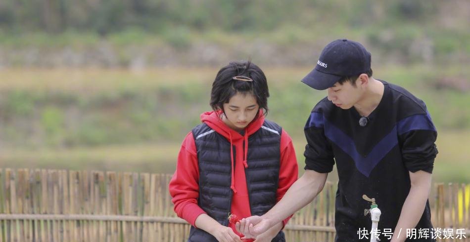 张子枫加入《向往的生活3》,本次和彭昱畅的兄