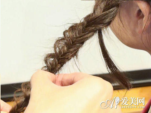 韩式编发教程打造治愈系森女发型_360问答