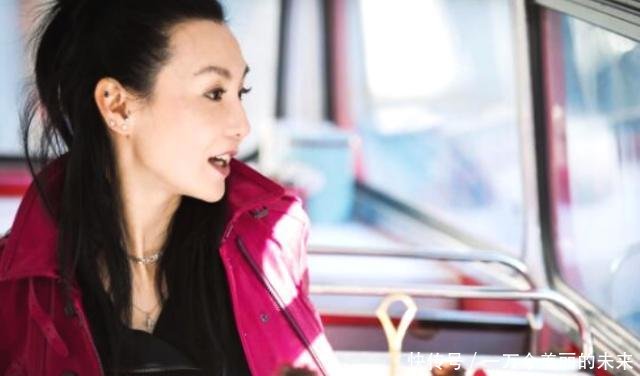 华语女演员斩获国际影后最多的人 如今转型开