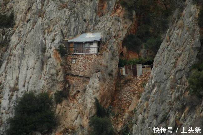 圣山隐居3千僧侣是女性禁地，从出生就被送来，一生都没见过女人