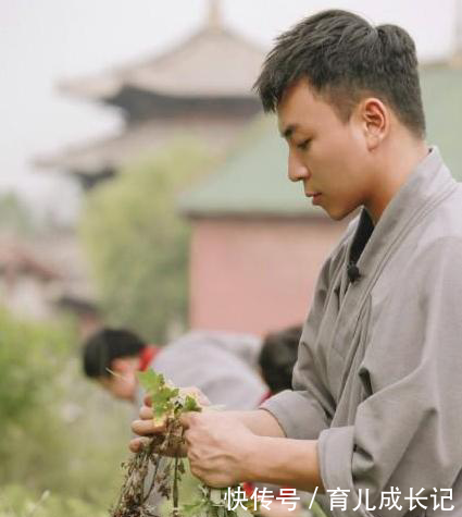 释小龙减肥成功30岁看着像18岁,网友:这冻龄太