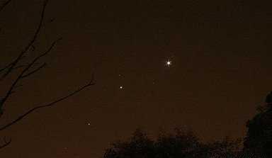 夜空中南边明亮的红星是啥?它是地球的邻居,红