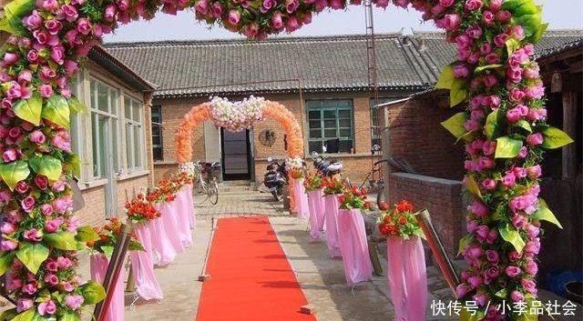 农村男子娶58岁大妈,新郎全程生无可恋,好友看