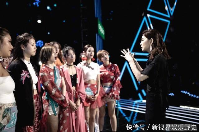 Ella晒儿子睡觉萌照,搞怪做鬼脸写打油诗笑翻网