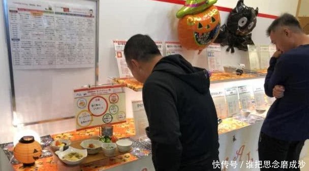 刘国梁探秘日本乒乓之家,原来张本智和每天都