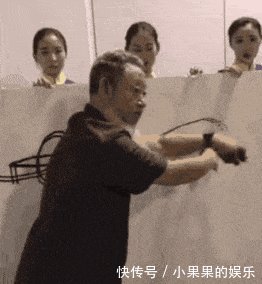 中国美院教授王冬龄,一场竹子书法,用掉5亩山林770根竹子,浪费 yg电子