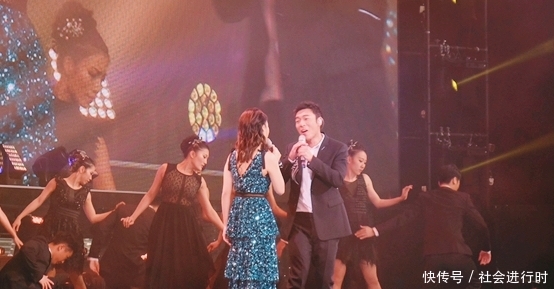 实锤!许志安曾邀请小三黄心颖上台合唱,两人深