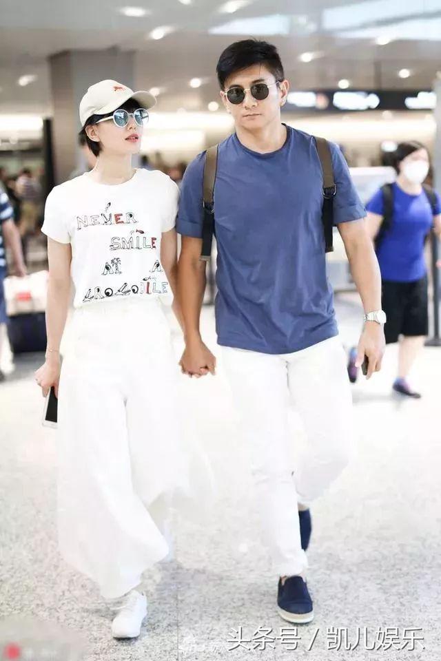 关晓彤穿鹿晗同款现身,明星情侣秀恩爱,每个小