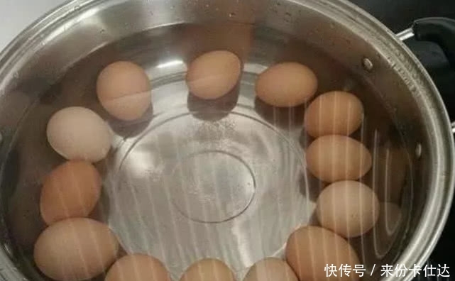 技巧店老板教你煮三个的鸡蛋早餐,鸡蛋又嫩又魔卡幻想技巧图片