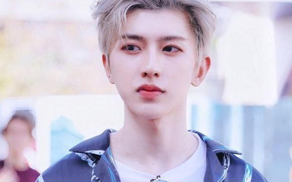 百分之九男团的成员没有刘海后,陈立农真的像