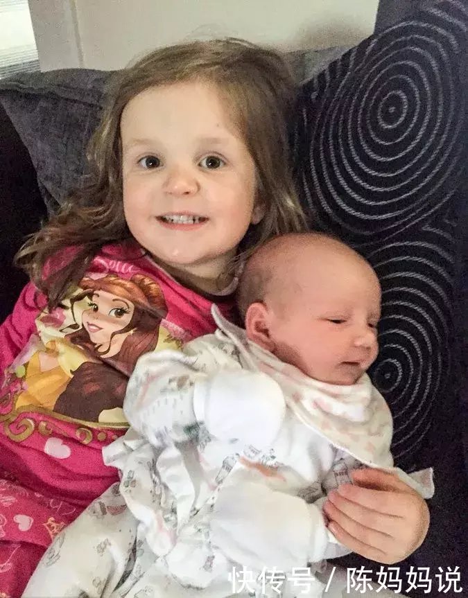 小宝宝坐安全座椅时间太长,缺氧致癫痫发作!